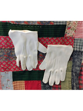 Vintage 1950s Little girls white confirmation gloves